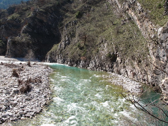 Η Ασπροπόταμος προσφέρετε για κολύμβηση τους ζεστούς καλοκαιρινούς μήνες